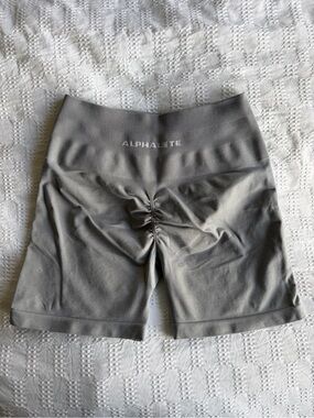 Alphalete Amplify 4.5 Shorts - Utility Grey